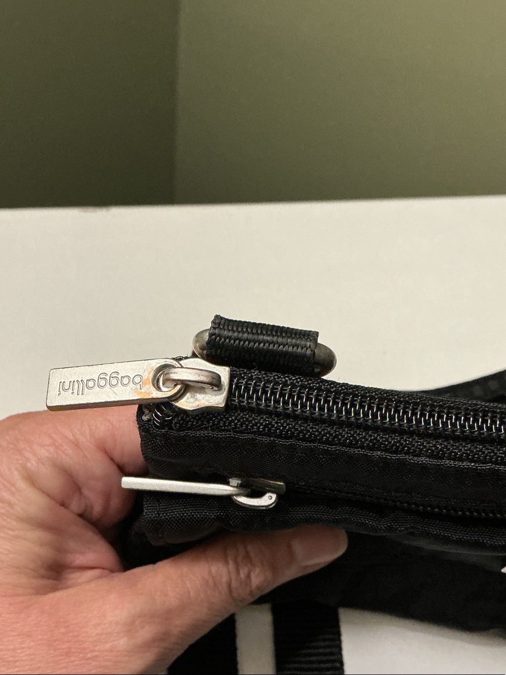 Baggallini Black Nylon Crossbody Bag Multi Pockets with Pineapple Charm - Picture 8 of 9